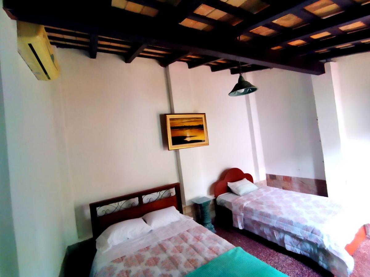 Hotel La Aparesida Арегуа Экстерьер фото