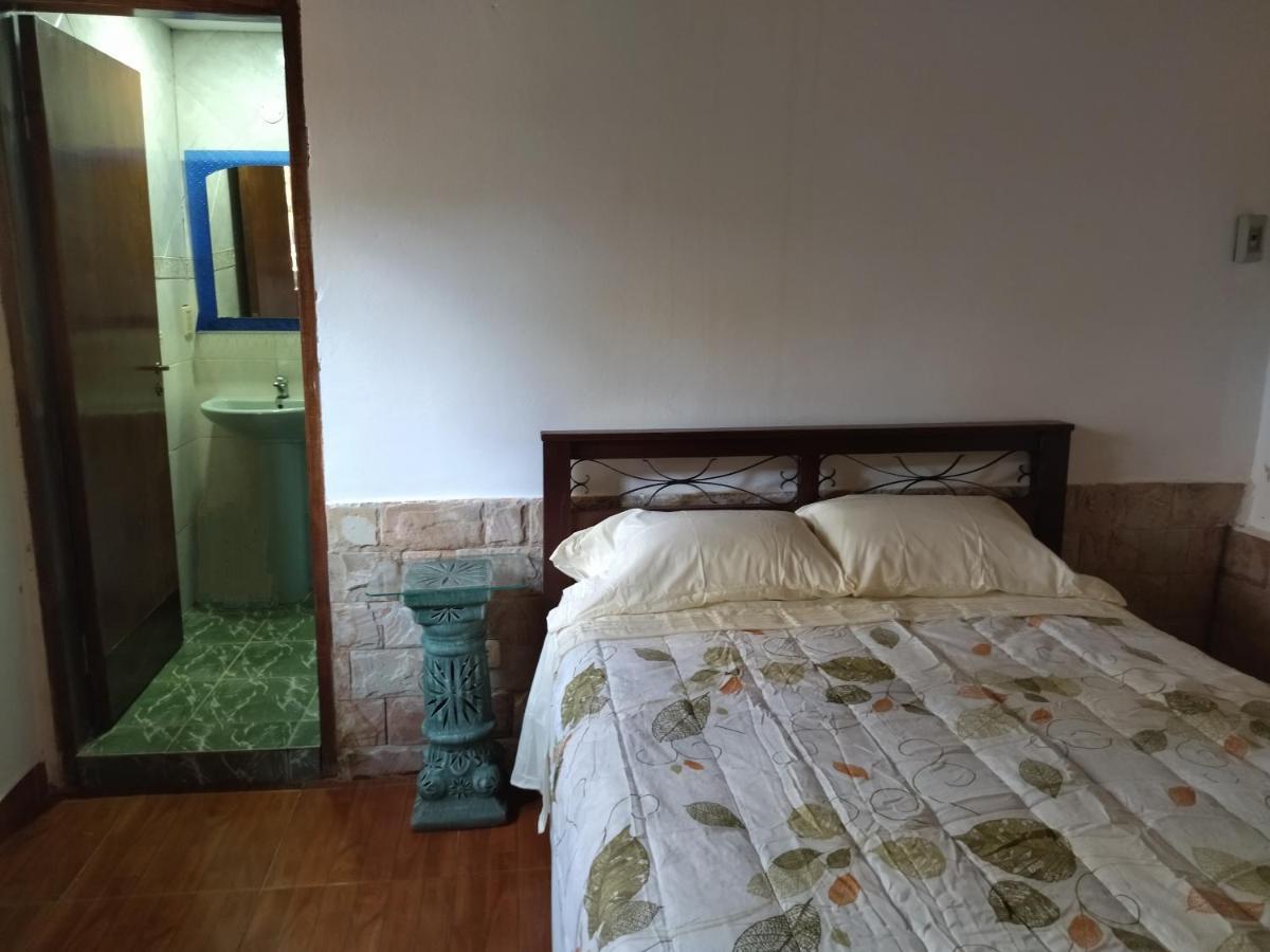 Hotel La Aparesida Арегуа Экстерьер фото