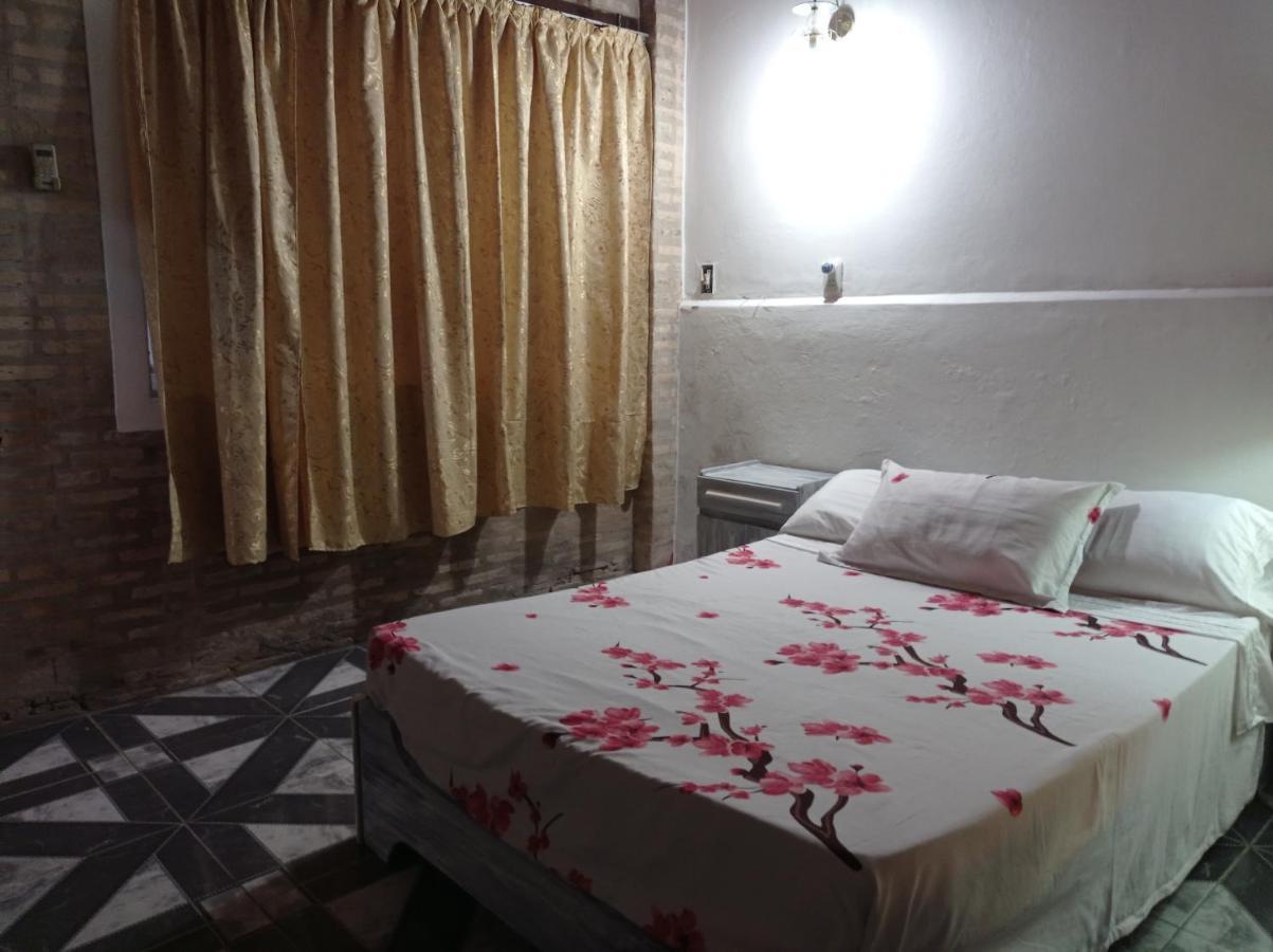 Hotel La Aparesida Арегуа Экстерьер фото